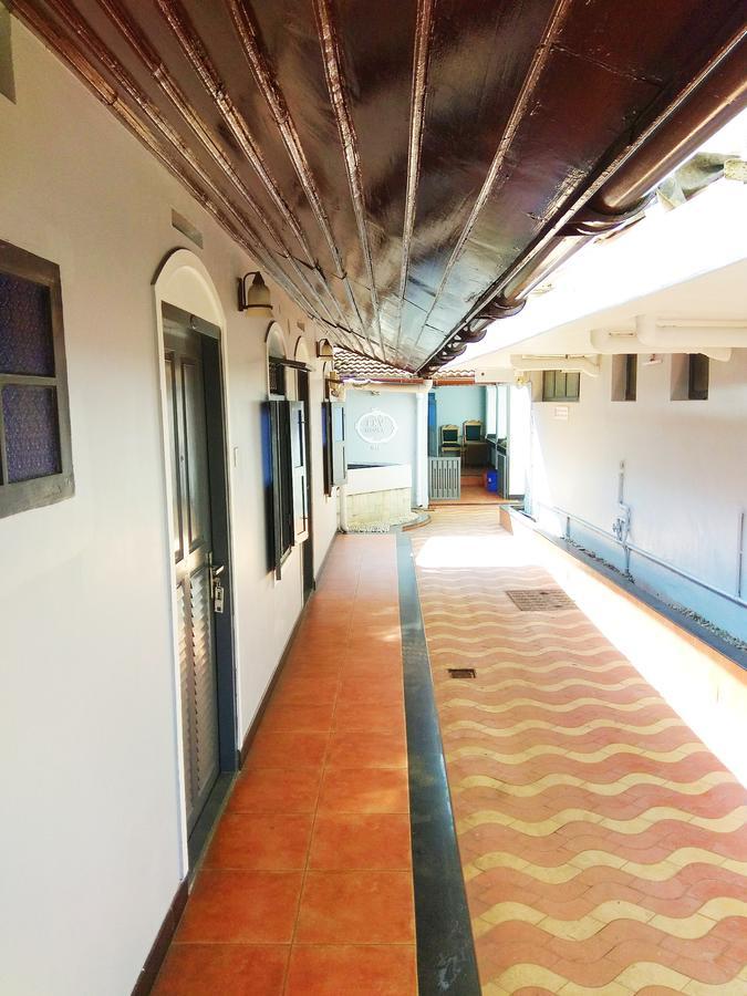 Hotel Maple Regency Kochi Exterior foto