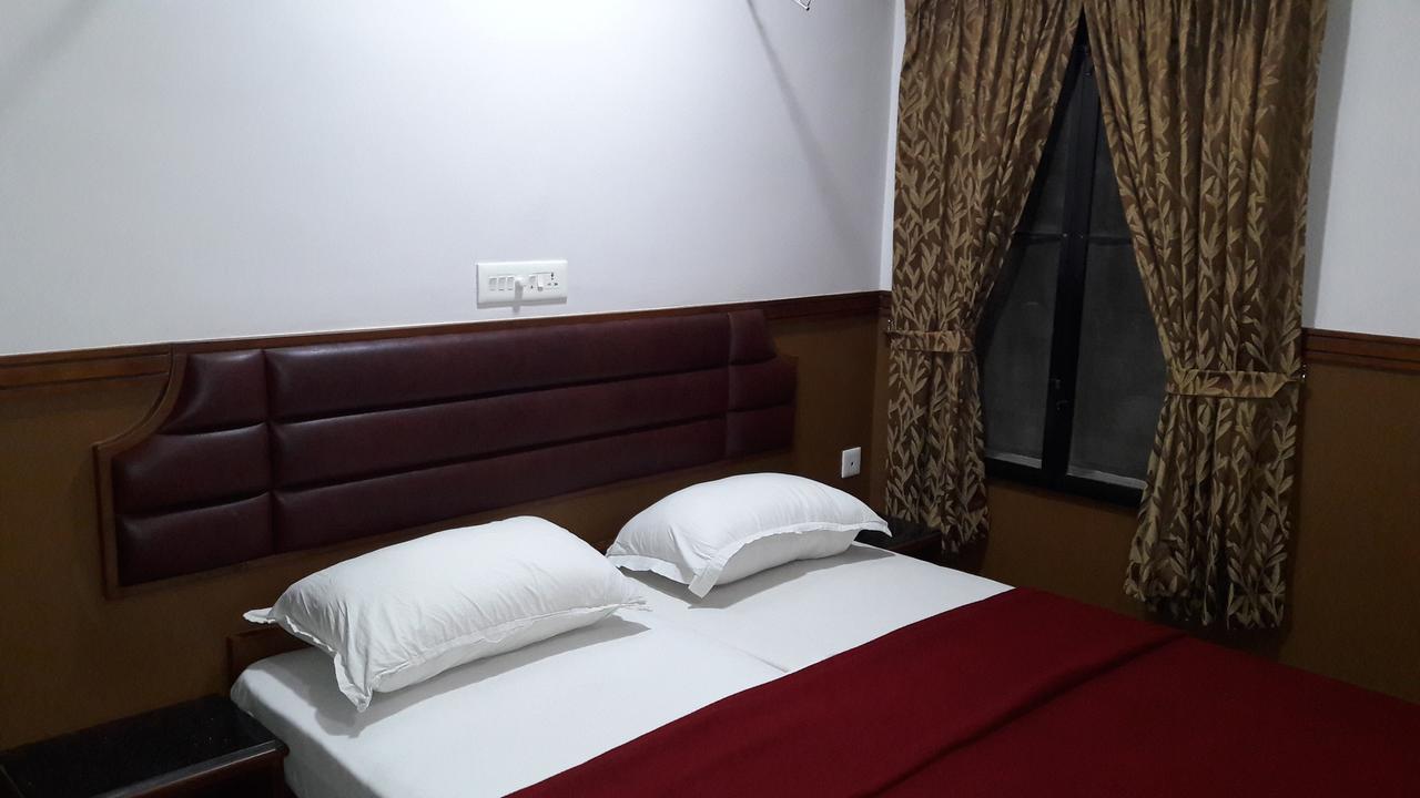 Hotel Maple Regency Kochi Exterior foto